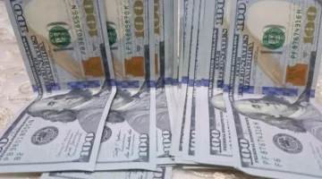 تذبذب سعر صرف الدولار مقابل الدينار العراقي في تعاملات الثلاثاء بالأسواق المحلية